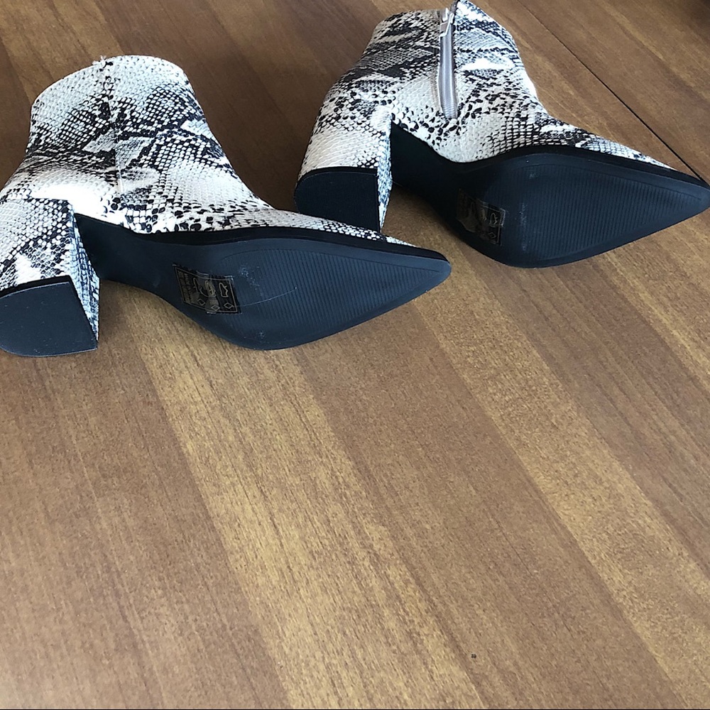 Snakeskin booties - Picture 5 of 7